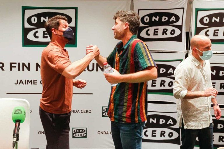 Medios Jose Asunción | Violinista eléctrico. Eventos y Bodas. Música en directo y Animación de fiestas. Actuaciones en territorio nacional e internacional. Residente en Ibiza Jaime Cantizano saluda a Jose Asunción tras la entrevista y su actuación en directo en Por fin no es lunes de Onda Cero desde Ibiza