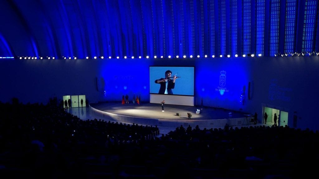 Violinista eléctrico para inaguraciones